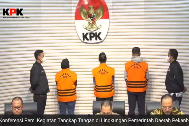 KPK Curi Uang Rp6,8 Miliar dari Pekanbaru, Tersangka OTT Dibekuk


KPK Tangkap Tersangka OTT, Sita Uang Rp6,8 Miliar di Pekanbaru