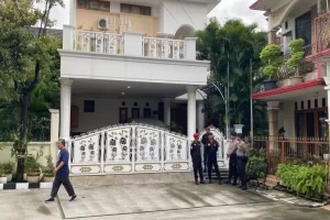 Digeledah KPK, Rumah Hasto Kristiyanto di dalam Bekasi Dijaga Ketat Polisi