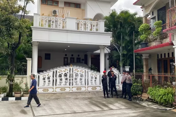 Digeledah KPK, Rumah Hasto Kristiyanto di area pada Bekasi Dijaga Ketat Polisi
