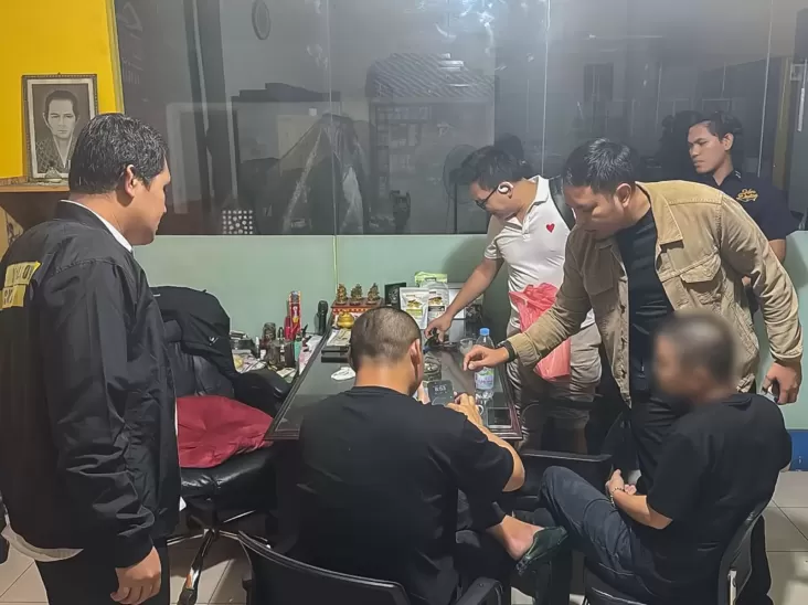 Imigrasi Tangkap 2 Warga Negara China Pengunggah Video Selipkan Uang pada Paspor