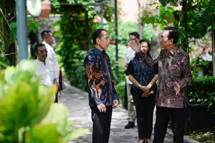 Pertemuan Jokowi dan juga Sultan HB X Ada Kaitannya dengan Rencana Mega-Prabowo Bertemu, Motif Batik Jadi Sorotan