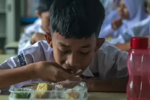 Usulan Ketua DPD Minta Warga Urunan Bantu Biayai Makan Bergizi Gratis Tuai Kritik