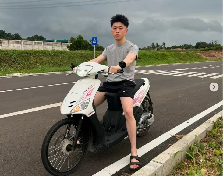 Aksi Ngabers Rich Brian dengan Yamaha Mio Karbu Ban Cacing Bikin Harga Meroket?!