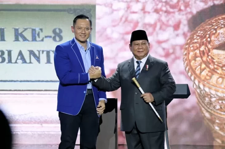 Makna Tongkat Komando Bertuliskan Asmaul Husna dari AHY ke Prabowo