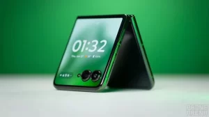 Motorola Razr Plus 2025, Ponsel Lipat dengan Unsur Kayu Siap Diluncurkan