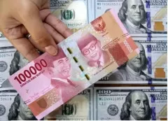 Gara-gara Tarif Trump, Rupiah Ambruk Nyaris Tembus Rp17.000 per Dolar Negeri Paman Sam