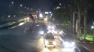 BMW Terjun Bebas dari Jalan Tol, Lalai Pengemudi atau Ada Kelemahan Infrastruktur?