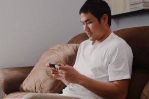 5 Cara Efektif Kurangi Waktu Layar untuk Pekerja Online, Wajib Baca!
