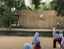 Dari Kebun ke Kelas: Pendidikan Ekologis di Sekolah Alam Ar-Ridho