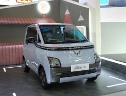 Perbandingan Harga Baterai Mobil Hybrid dan Listrik: Toyota Zenix vs Wuling Air EV, Mana Lebih Murah?