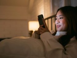 40 pantun selamat malam menyentuh untuk orang tercinta