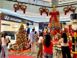 Gemas! 100 Boneka Teddy Bear Hiasi Natal di Lippo Mall Puri