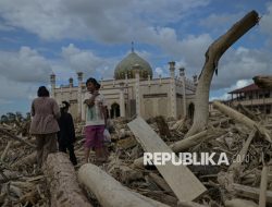 Kisah di Balik Masjid Kayu Gelondongan yang Terkepung di Aceh Tamiang