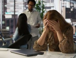 Merasa kelelahan di kantor? Ini cara mengatasi burnout sesuai zodiak, cocok untuk semua!