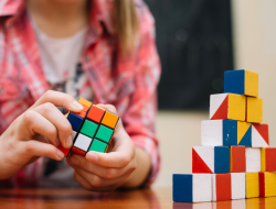 5 Permainan Sederhana untuk Mengasah Pikiran Kritis Anak