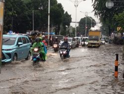 Jakarta Banjir, Lalu Lintas Macet di Banyak Titik