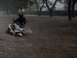 Update banjir Jakarta: 143 RT Terendam, Ketinggian Air Capai 1,2 Meter