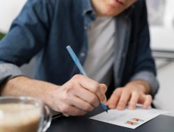 Orang yang Mengirim Ucapan Terima Kasih Tangan Punya 8 Sifat Ini, Menurut Psikologi