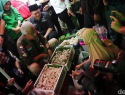 Wanita Marah Hancurkan Lapak Pedagang di Kambang Iwak Palembang