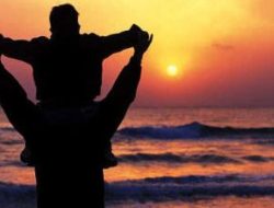 Pria Siap Jadi Ayah Emosional Tunjukkan 7 Ciri Ini, Menurut Psikologi