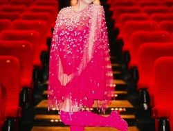 7 foto Amanda Manopo tampilkan baby bump, penuh warna pink