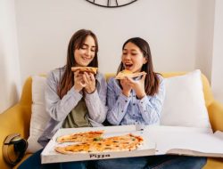Orang yang Tidak Pernah Makan Pinggiran Pizza Tunjukkan 8 Sifat Ini, Kata Psikologi