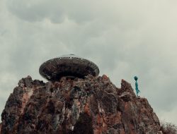 7 makna mimpi melihat UFO, tanda stres hingga konflik