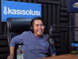 Pulang Kampung, Perilaku Bopak Castello Saat Tampil di Siring Sungai Martapura Banjarmasin Terpampang
