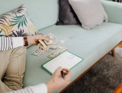 5 Tips Berbagi THR dengan Penghasilan Minim, Tidak Boros!