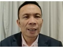 Parcel yang Diterima Rismon dari Gibran Ternyata untuk Sang Ibu: Sedang Sakit