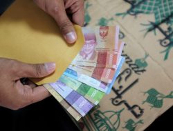 THR: Tradisi Timur Tengah yang Menyebar di Indonesia