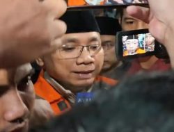 Dengan Tangan Terborgol, Yaqut Cholil Menyangkal Keterlibatan dalam Korupsi Kuota Haji