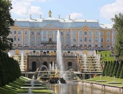 5 fakta menarik Istana Peterhof, istana megah dengan air mancur unik